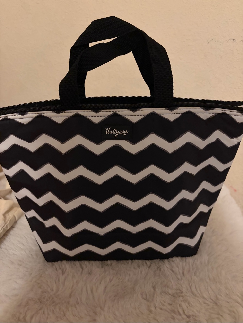 Thirty-One Insulated Lunch Cooler Bag – Black & White Chevron Thermal Tote
